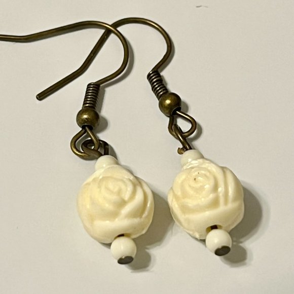 Vintage White Cream Rose Bud Flower Earrings Gold Tone Plated Carved Beads - Picture 9 of 12